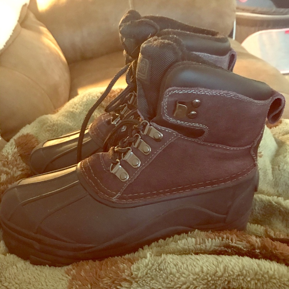 Kids winter boots brand new